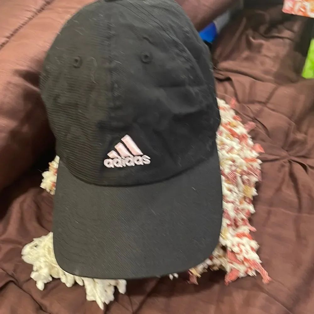Ladies Adidas baseball cap black with light pink logo